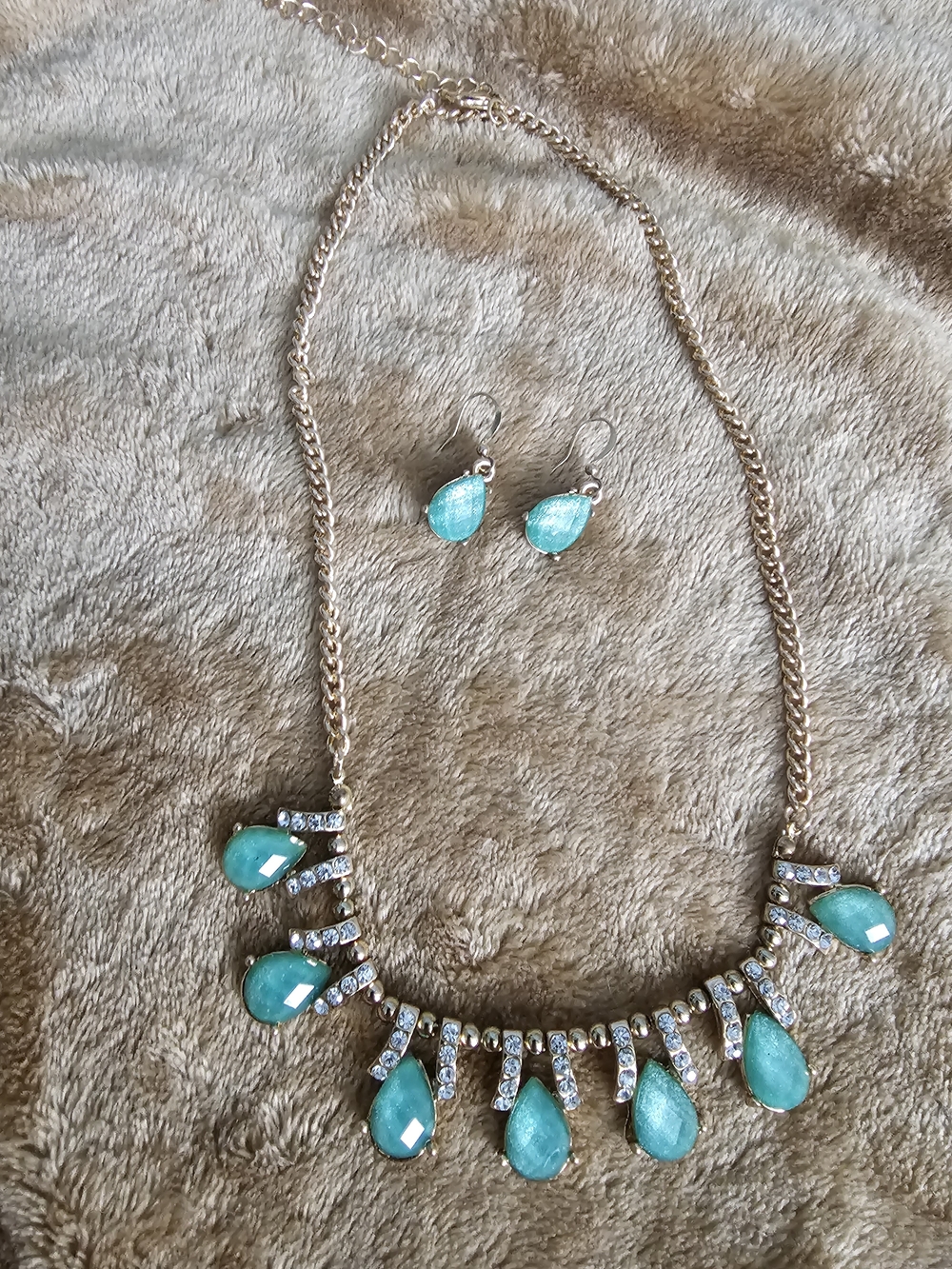 Gold-Tone Necklace and Earrings Set with Teal Stone Drops